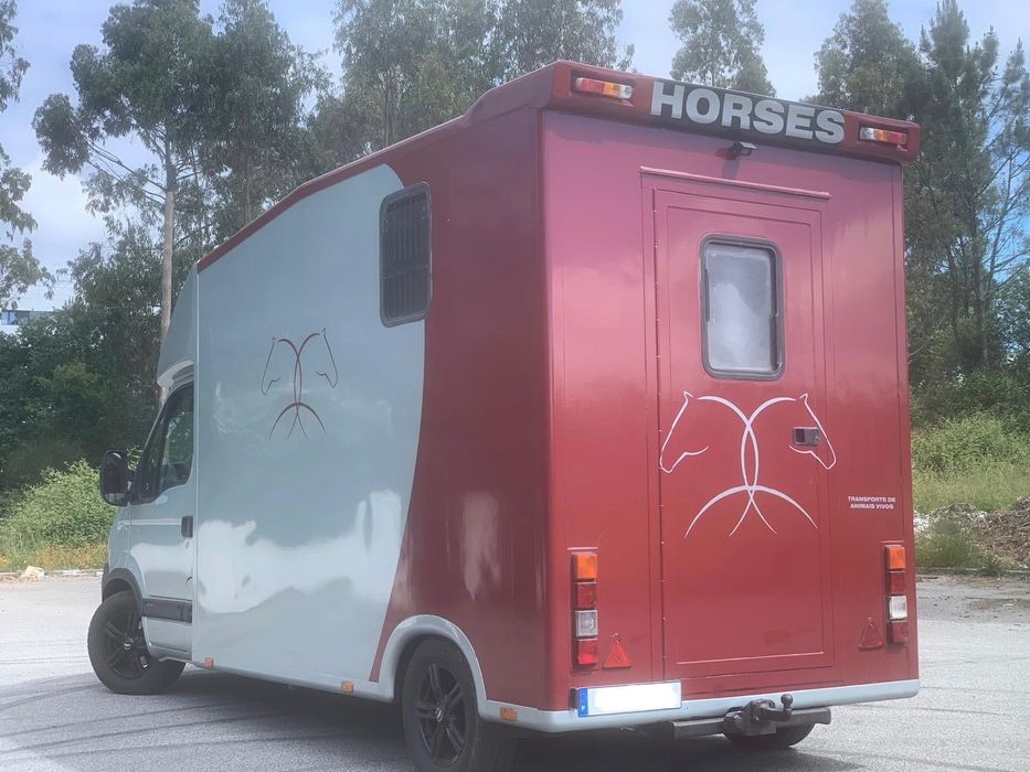 Carrinha de transporte de cavalos
