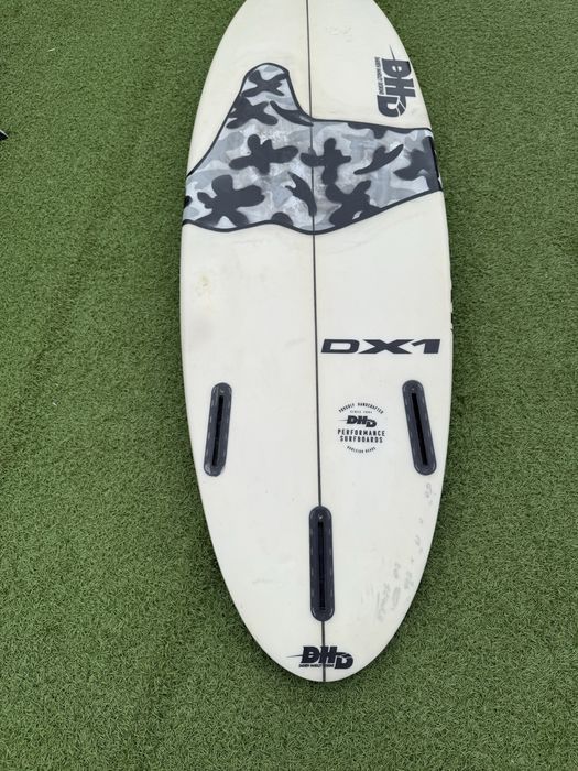 Prancha DHD 6’0 / quilhas carbono - pronta a surfar