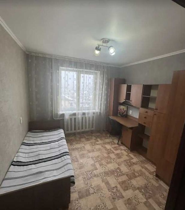 Продаж 3к Урожай  середній поверх ремонт купити трикімнатну квартиру