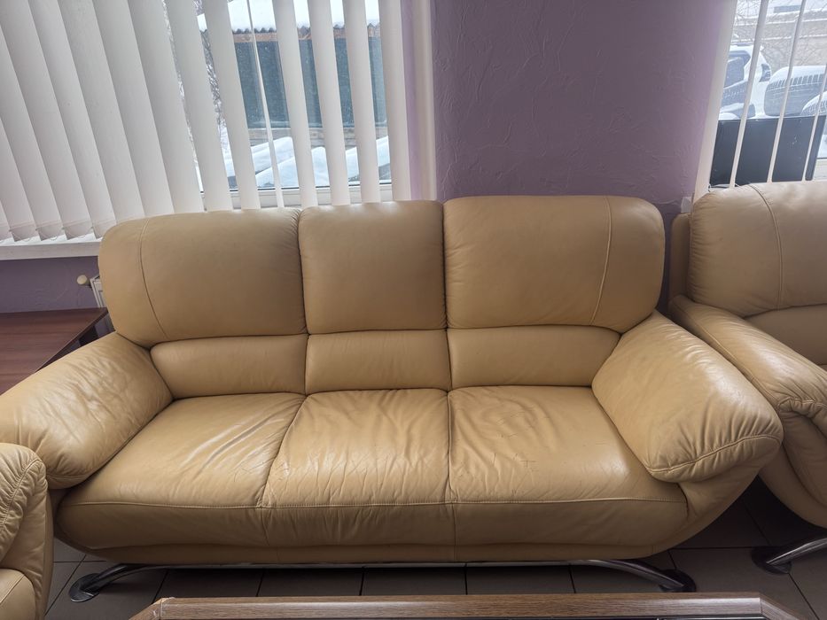 Продам срочно комплект кожаной мебели.