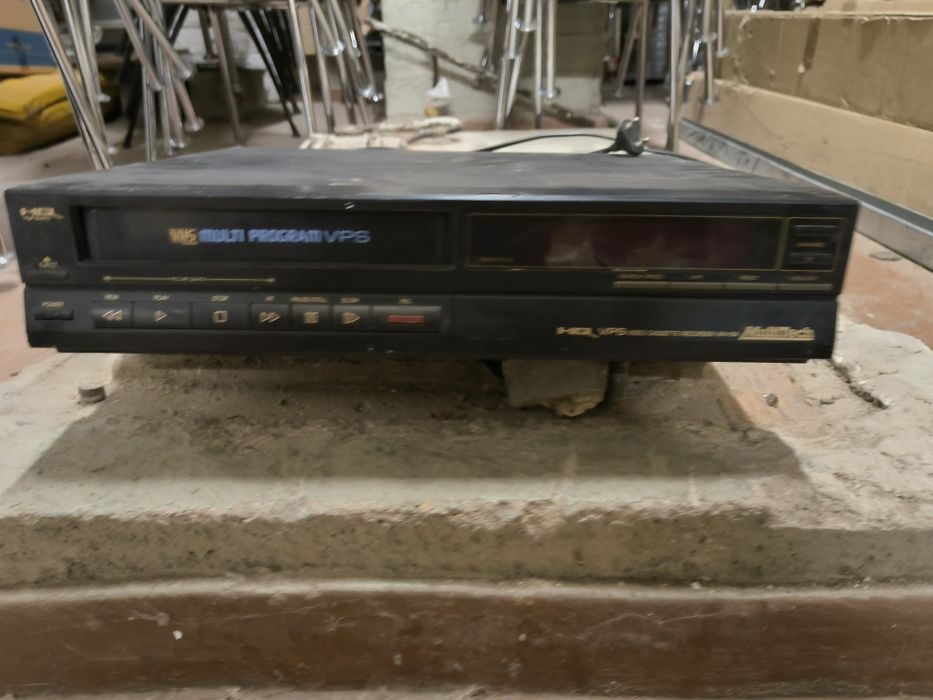 Odtwarzacz VHS Magnetowid firmy MultiTech