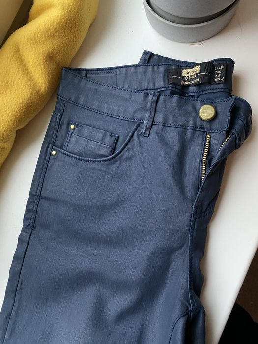 Джинси Bershka Skinny Fit темно-сині з блиском EUR 36