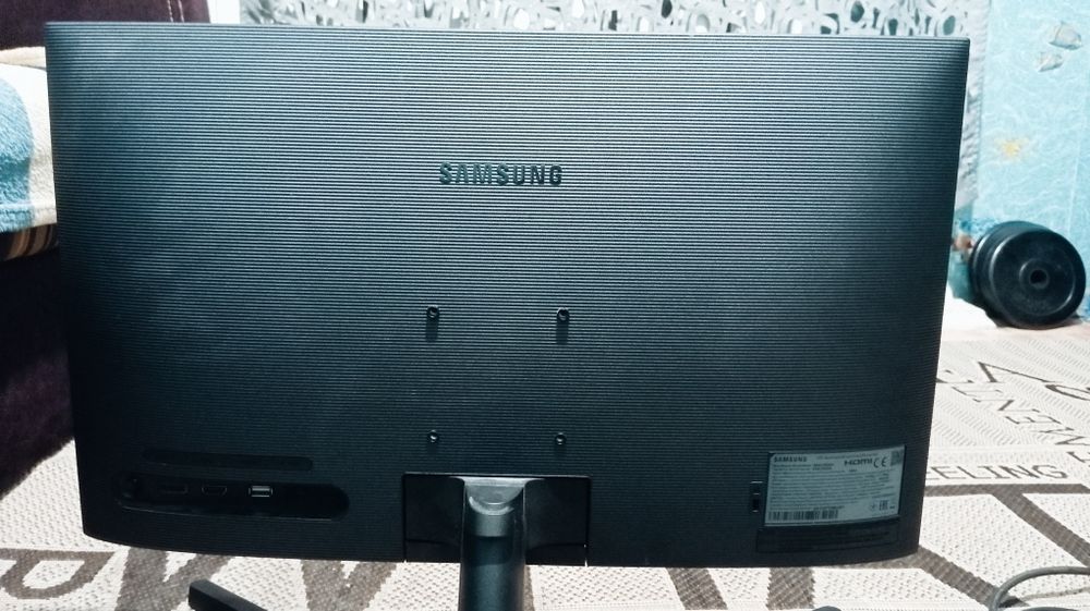 Монитор slmsung.
