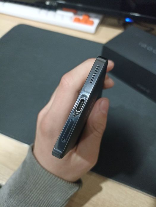 Телефон Vivo iqoo 12  12/256