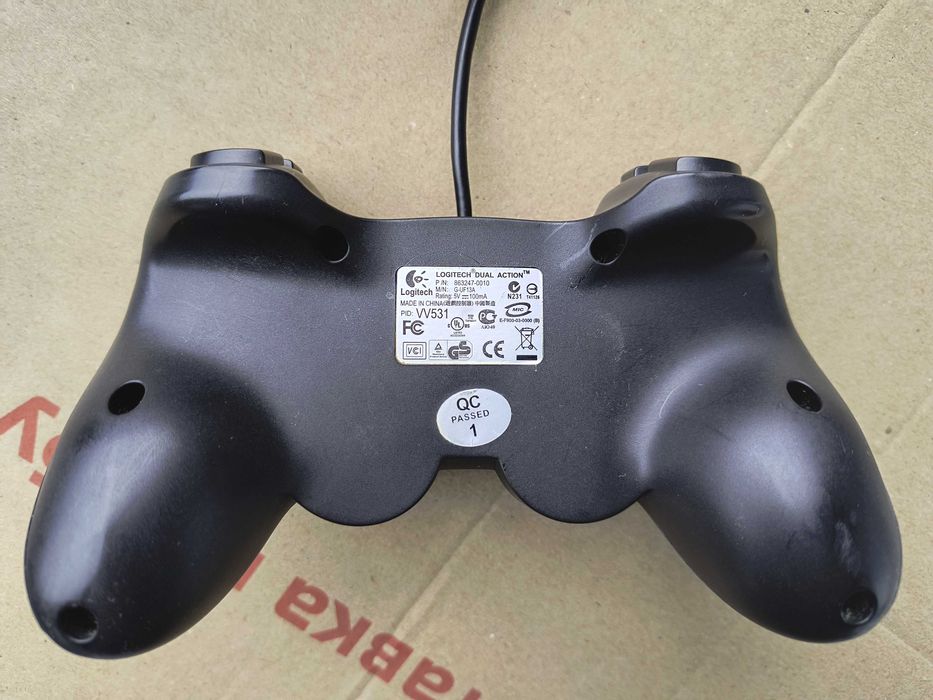 Геймпад Logitech Dual Action