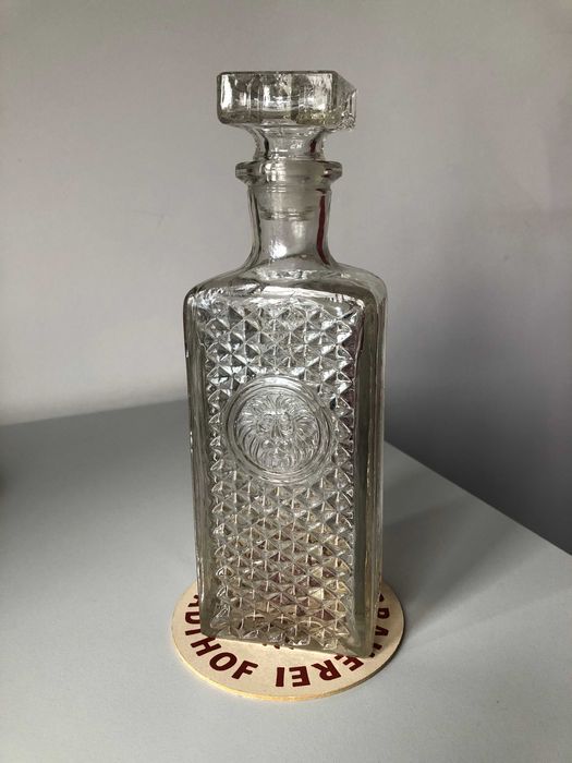 Karafka na napoje, szklana, "a la kryształ"