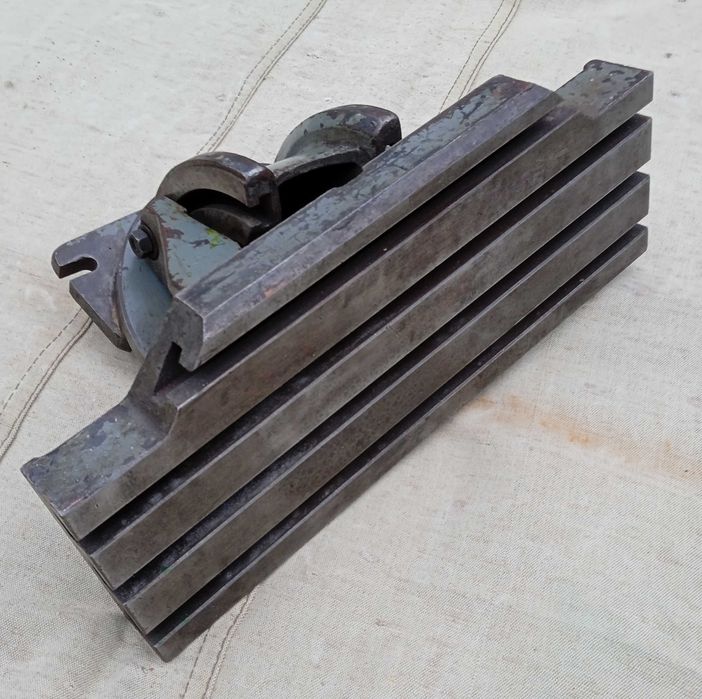 Стол наклонно поворотный прямоугольний синусный к фркзерному станку.