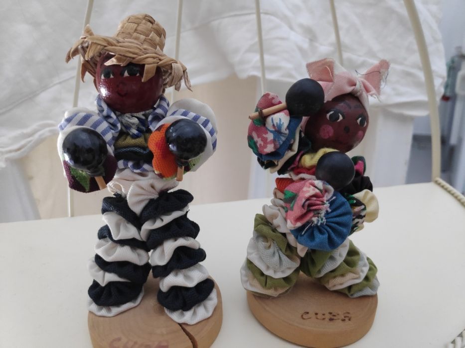Casais de bonecos vários países