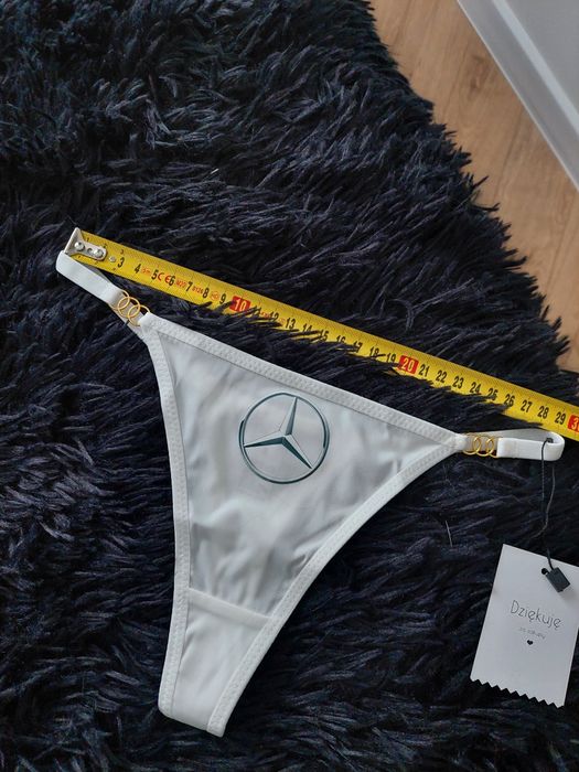 Białe Stringi z logo Mercedesa
