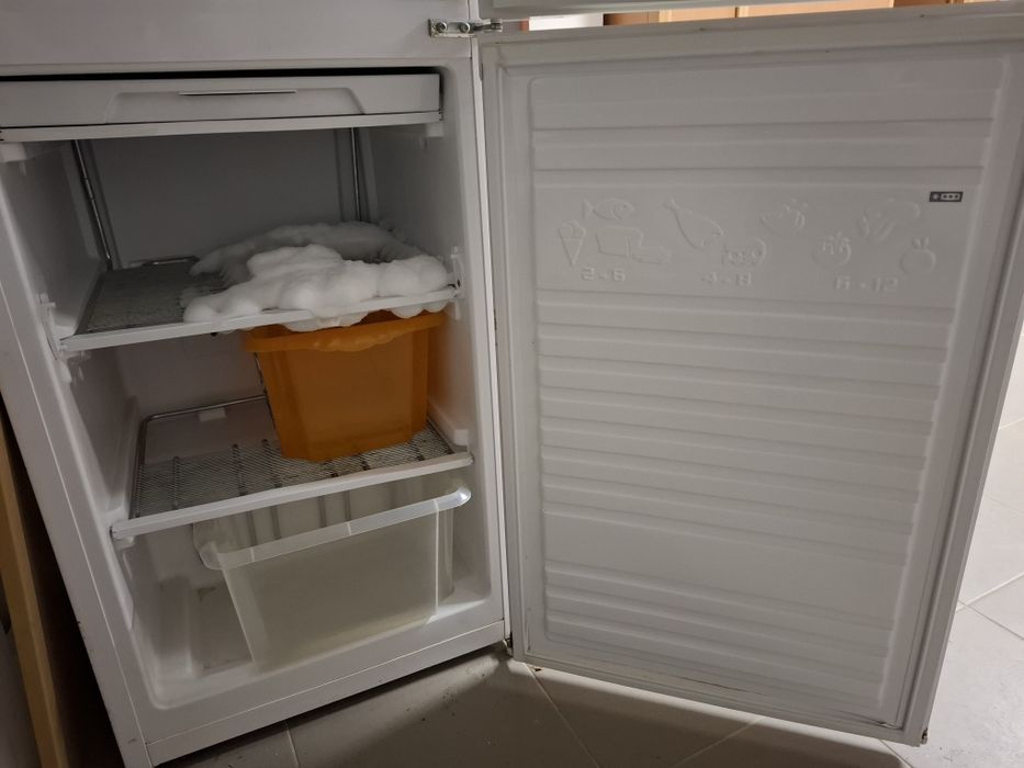 Frigorífico e máquina de lavar louça