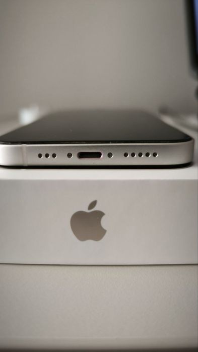 Продаю Iphone 12