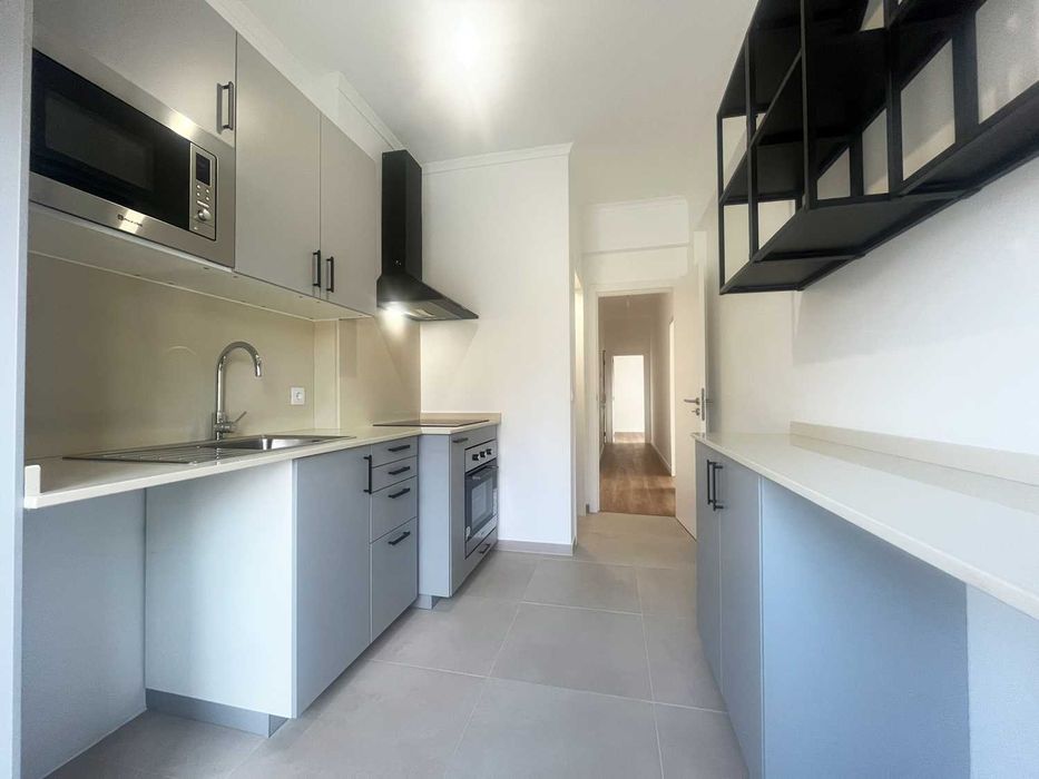 Arrenda-se Apartamento T2 Remodelado - P. NOVO (Centro)