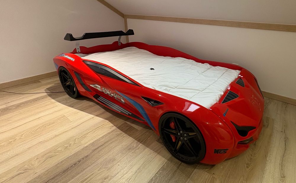 Cama carro com led e som