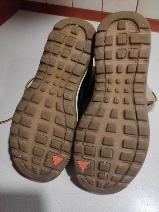 Buty damskie zimowe Nike rozmiar 38 EUR/24 CM, beżowe