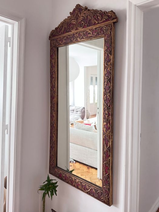 Espelho único séc. XIX, de grandes dimensões, em vermelho e dourado