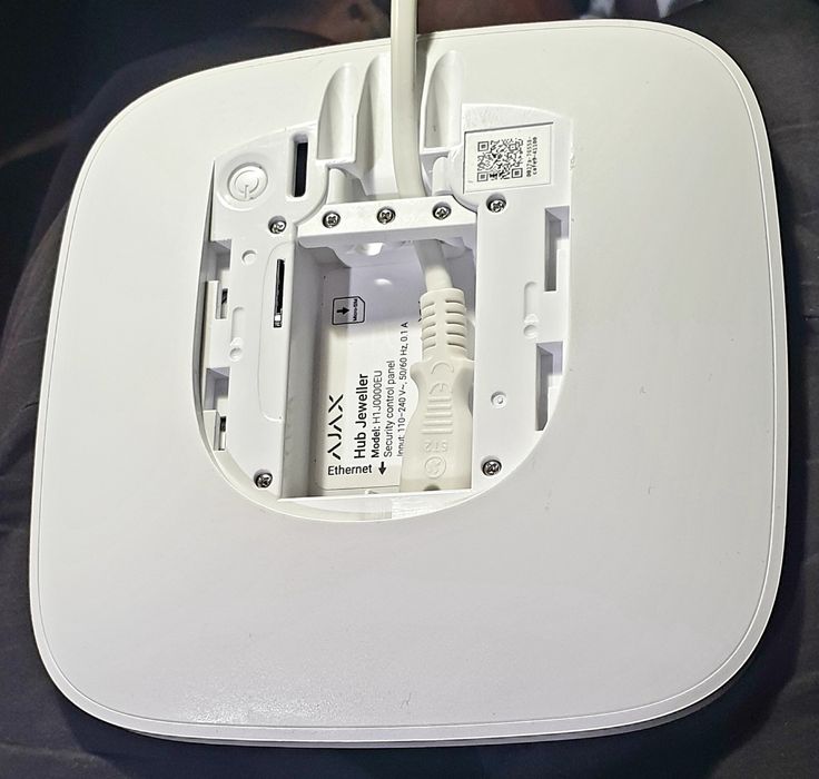 Інтелектуальна централь AJAX Hub Jeweller H1 J0000EU