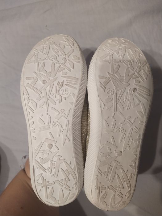 Tenisówki 25 srebrne nowr