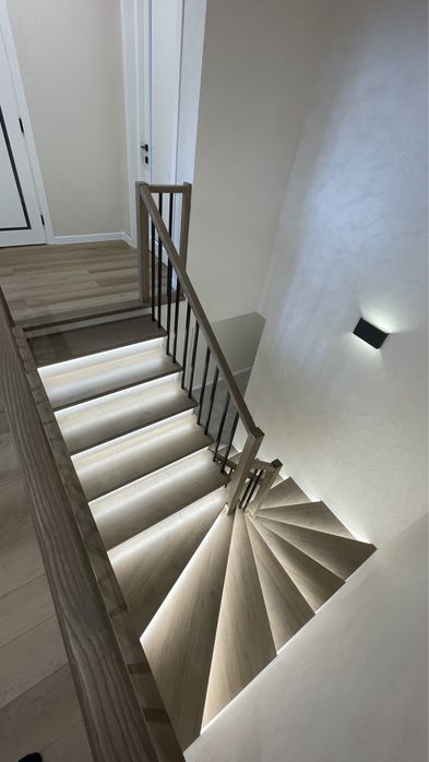 Сходи та перило ясен дуб виготовлення та монтаж