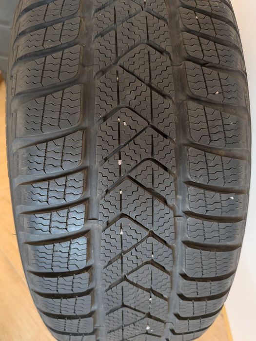 Opony zimowe Pirelli Sottozero 3 215/50 R18 92 V Karoq Ateca VW Audi