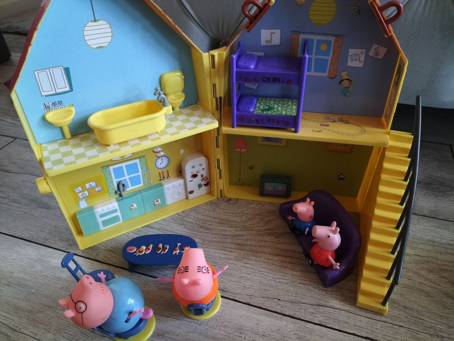 Domek świnki peppy z autkiem