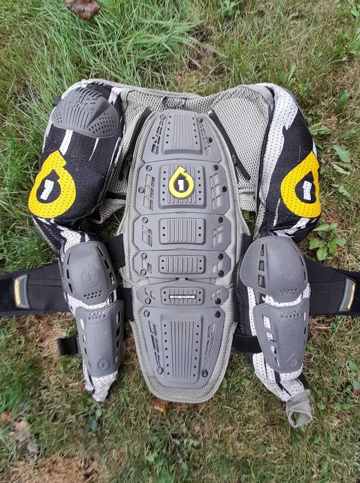 SixSixOne Pro zbroja kombinezom ochronny