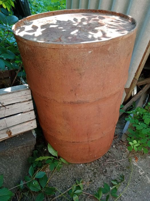 Бочка 200л б/у товстостінна для води