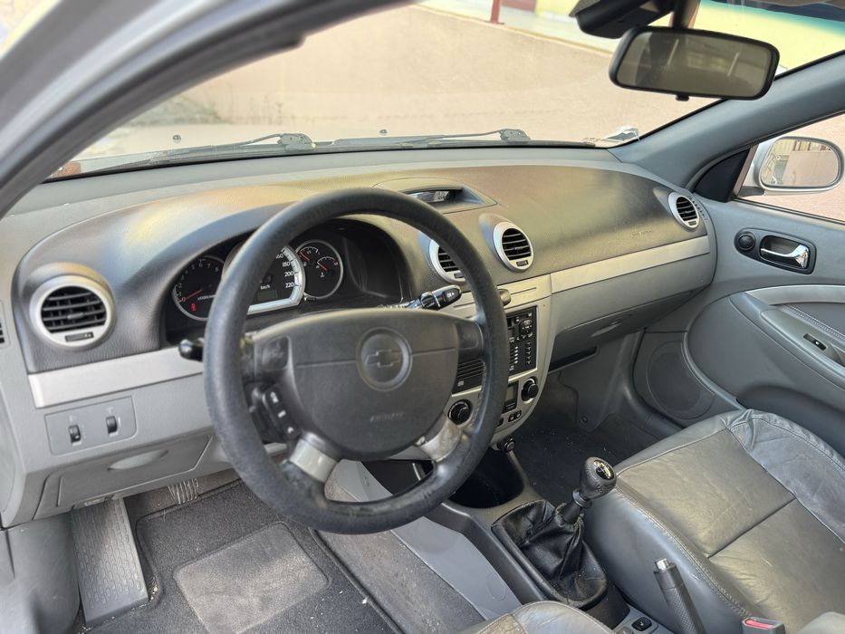 Chevrolet Nubira 1.6 gasolina com 150.000 mil km em bom estado geral.