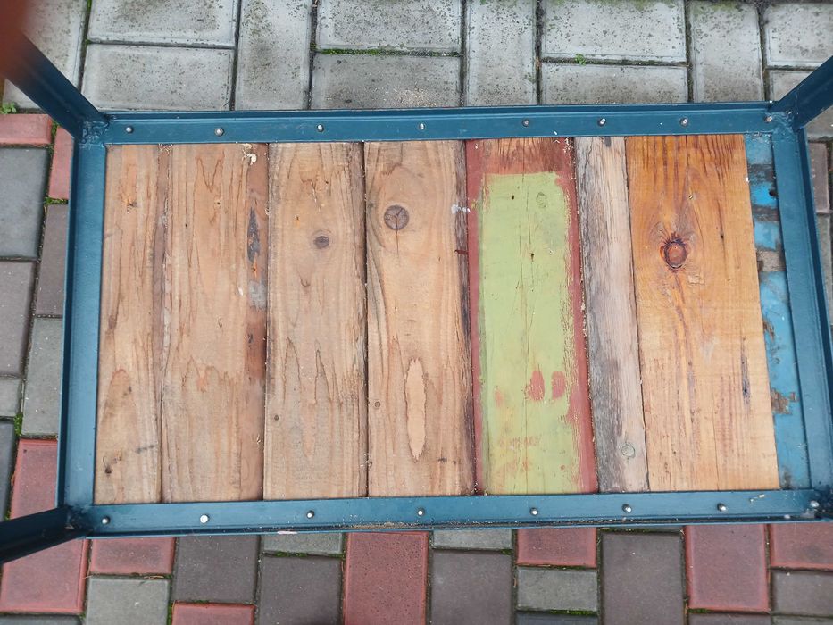 Продам столик для гаража