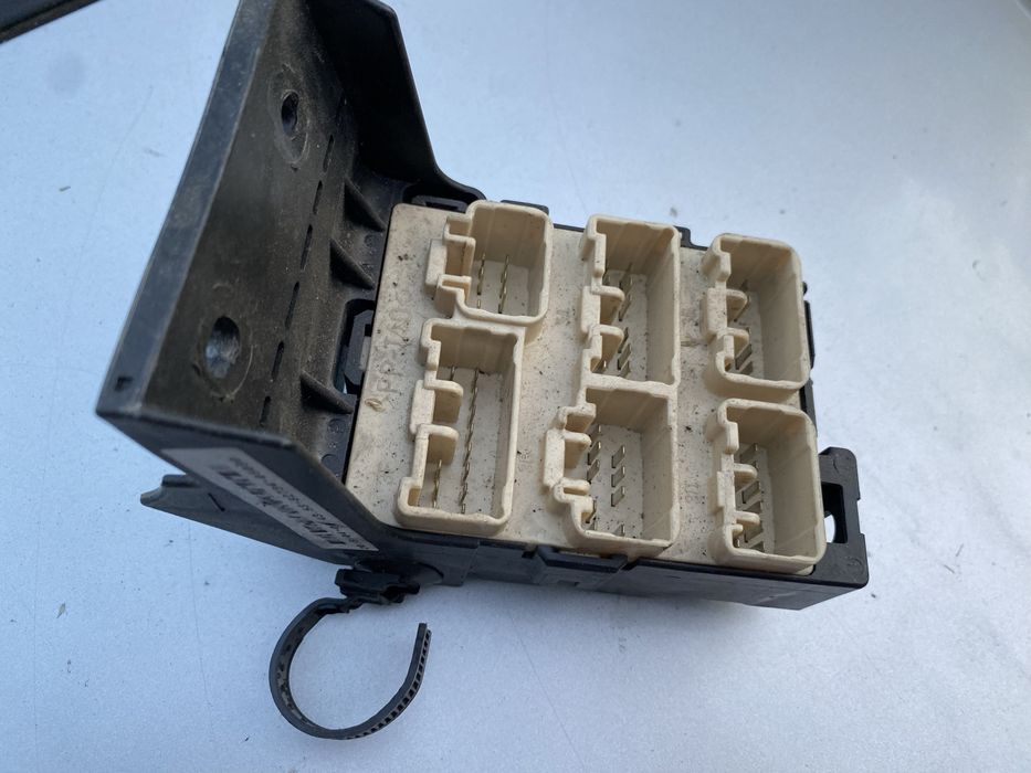 Блок, корпус, колодка предохранителей для Toyota Avensis T25