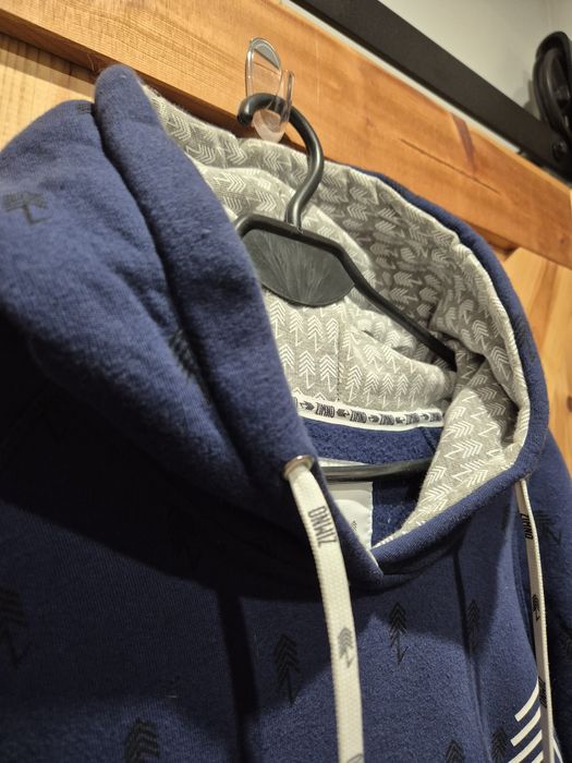 Bluzę Zimno Hoodie ->