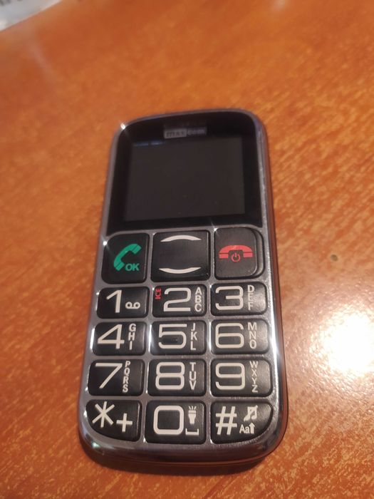 Piekny telefon komórkowy dla seniora z przyciskiem SOS MaxCom