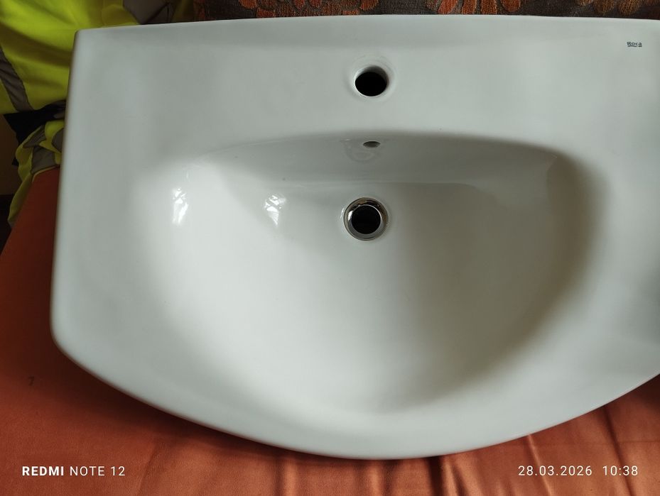 Umywalka ceramiczna Roca 70 cm