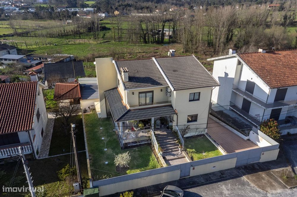 Moradia de Luxo T4 | Piscina Aquecida | Exclusividade Total em Amares