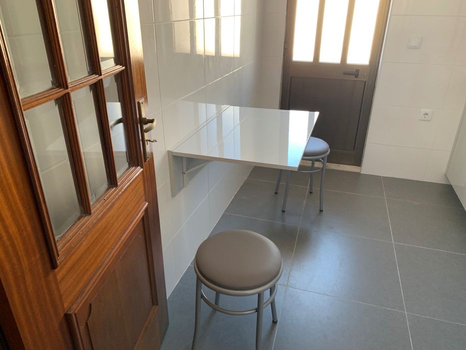 Quarto com TV para estudantes c/ contrato, ao pé da universidade