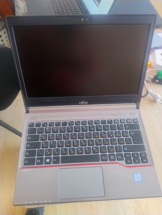 Ноутбук Fujitsu e736 9 годин АКБ ssd 128 hdd 250 13.3 дюйма