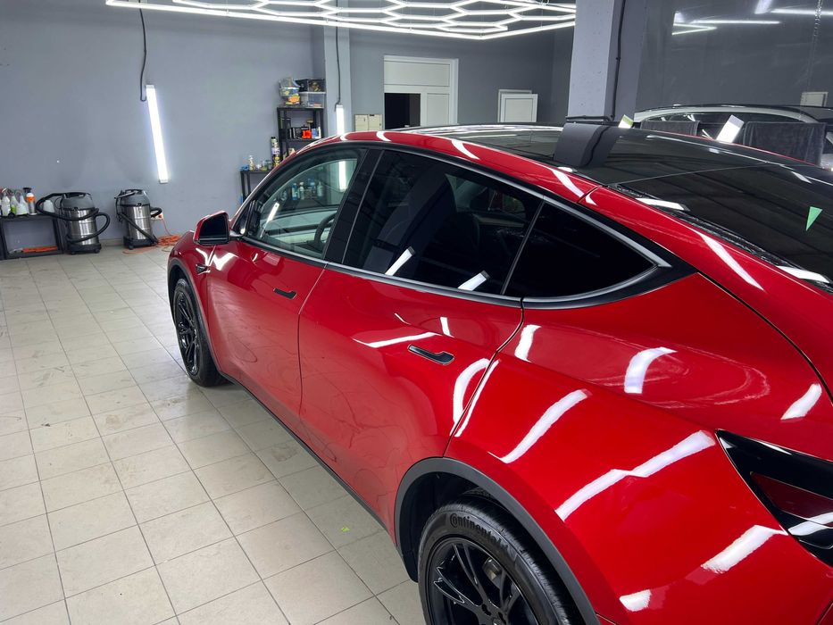 Tesla model Y 2022 року long range, повний комплект, дотяжки дверей