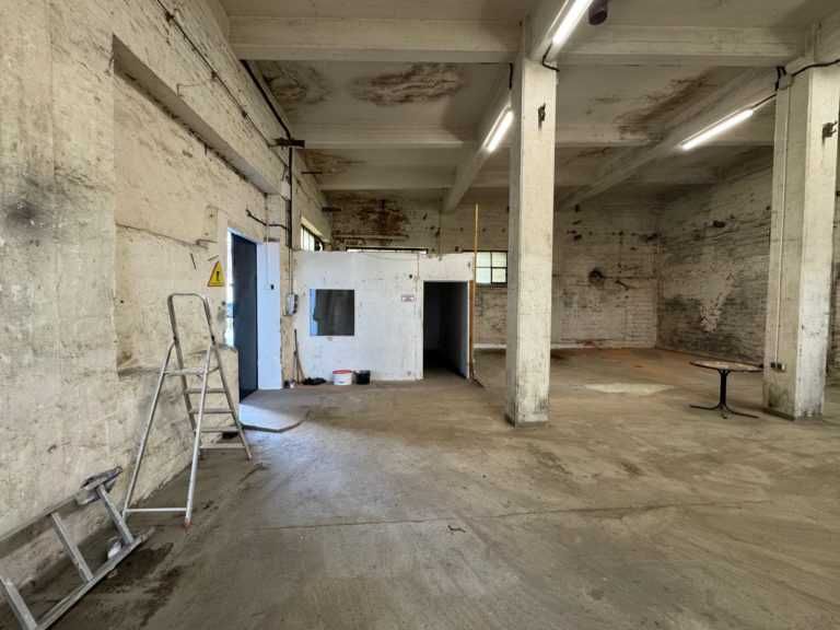 Hala magazynowa na terenie kompleksu Polenmarkt