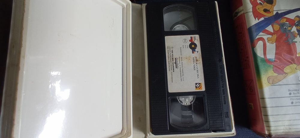 22 kasety VHS z filmami i bajkami