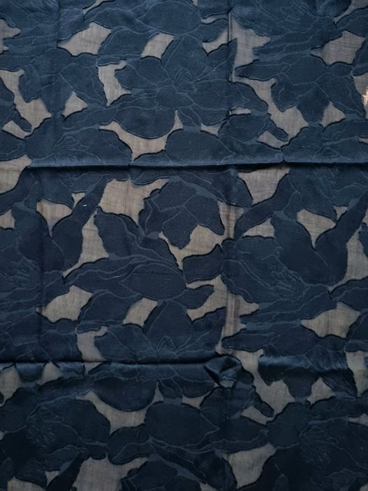 Czarna tkanina Devore w kwiaty RESZTKA