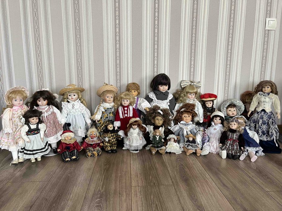 Ляльки фарфорові