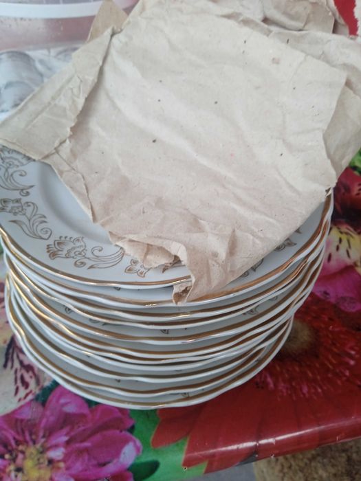 Продам тарелки мелкие ( десертные)