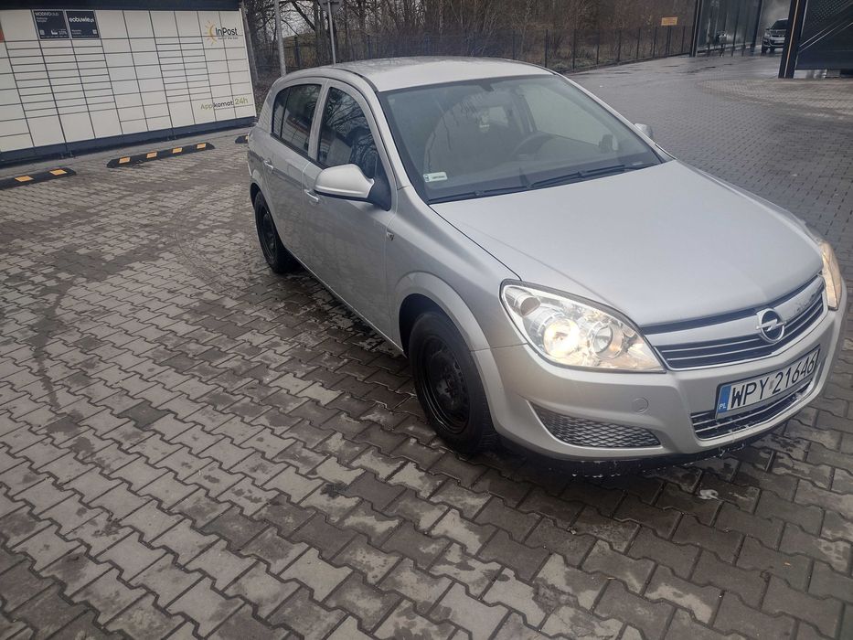 Opel astra model 2012 +lpg,klima,2x koła