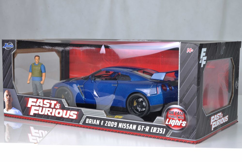 NISSAN GTR  model+figurka FAST&FURIOUS 1:18 unikat!
