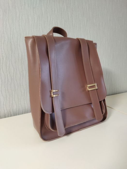 Сумка-рюкзак неймовірного кольору