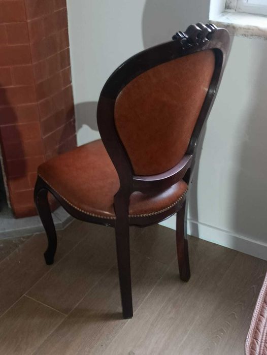 Mesa de jantar madeira maciça + 6 cadeiras em pele