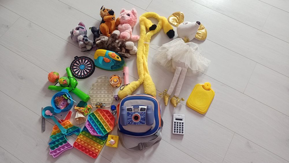 Лот дитячих іграшок, дитячий фотоаппарат, м'які іграшки, дитяча праска
