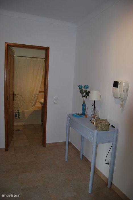 Apartamento T2 mobilado para arrendamento de curta duração em Alvor.