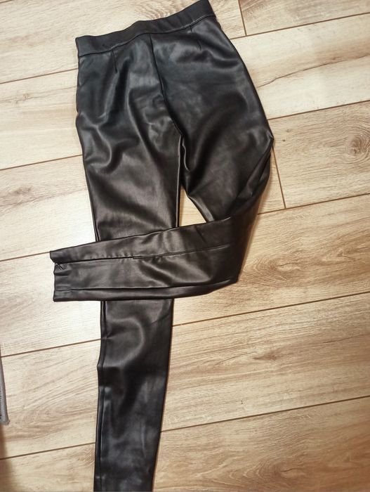 Legginsy ZARA ze sztucznej skóry