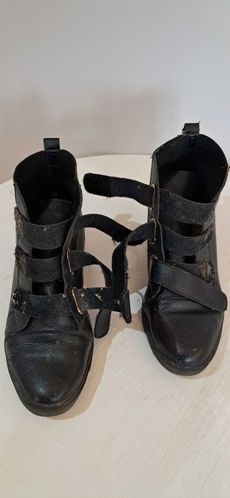Czarne sneakersy na koturnie – r. 38 – botki na rzepy