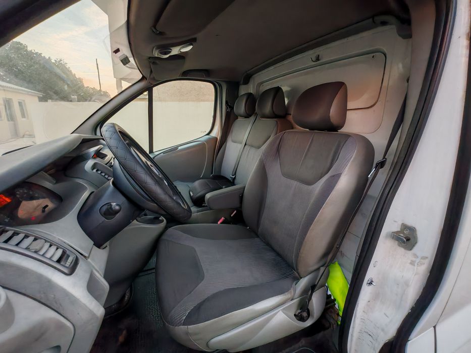 Opel Vivaro F7 2.0 CDTI (3 Lugares) - Caixa Fechada